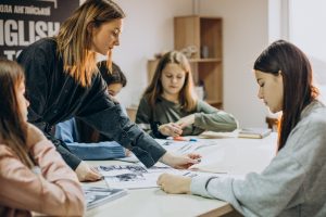 Ενισχυτική Μελέτη Γυμνασίου Γλυφάδα Rethink